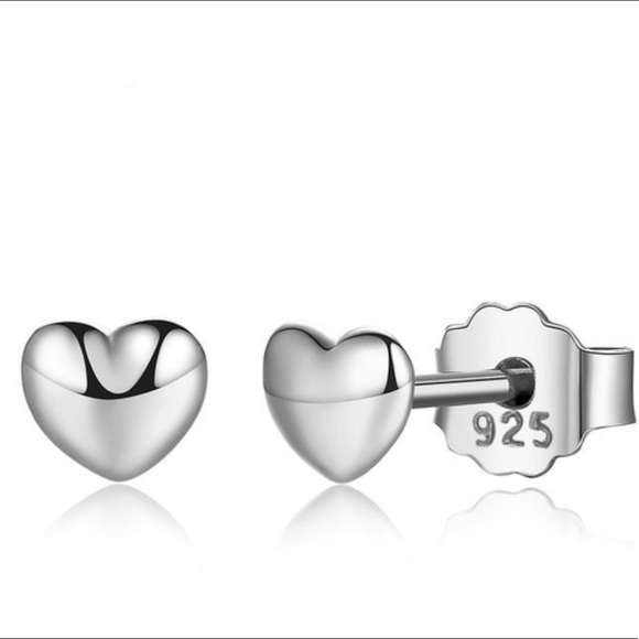 ✔️SuperDelicate925SilverHeartStudsClassicChic - Picture 2 of 3